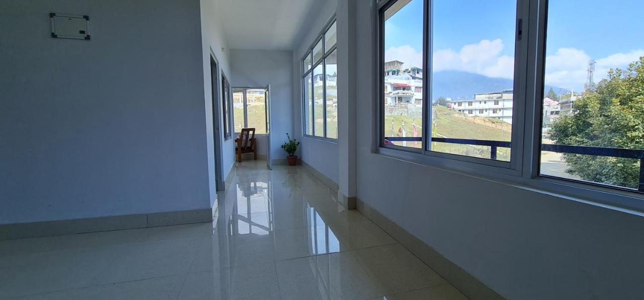 Dewa Elegance Hotell Tawang Exteriör bild